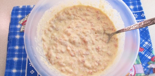 Фото приготовления рецепта: Запеканка с фаршем, сыром и зелёным луком - шаг №5