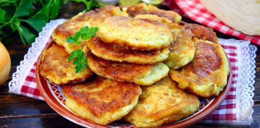 Фото приготовления рецепта: Жареные ленивые пирожки с капустой - шаг №19