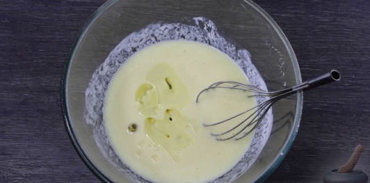 Фото приготовления рецепта: Жареные ленивые пирожки с куриным фаршем (на кефире) - шаг №14