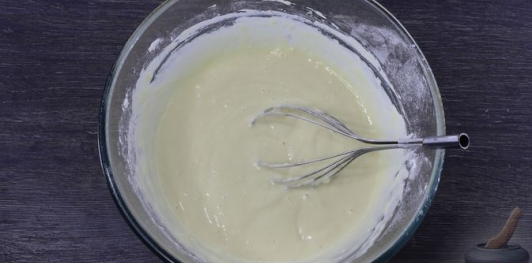 Фото приготовления рецепта: Жареные ленивые пирожки с куриным фаршем (на кефире) - шаг №17