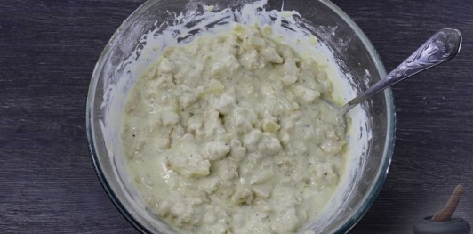 Фото приготовления рецепта: Жареные ленивые пирожки с куриным фаршем (на кефире) - шаг №19