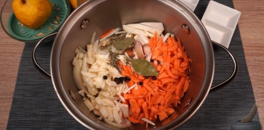 Фото приготовления рецепта: Жаркое из телятины «под кабанину» - шаг №6