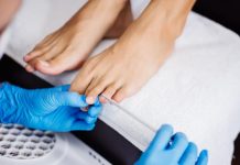 Японский педикюр сохраняет блеск и прочность ногтей до месяца без всякой химии