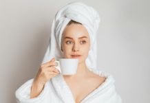 Утро или вечер: когда на самом деле стоит мыть голову, чтобы выглядеть безупречно