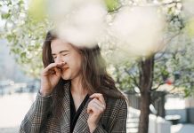 Врач назвал простые способы пережить сезон аллергии на березу