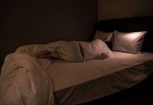 Врач назвал главные причины участившихся жалоб на бессонницу