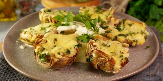 Фото приготовления рецепта: Артишоки, запечённые с сыром и сливками - шаг №12