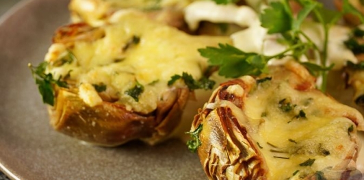 Фото приготовления рецепта: Артишоки, запечённые с сыром и сливками - шаг №13