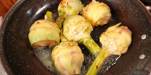 Фото приготовления рецепта: Артишоки, запечённые с сыром и сливками - шаг №3