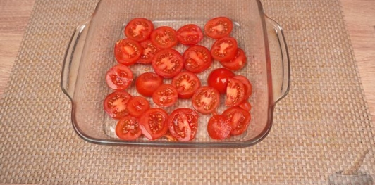 Фото приготовления рецепта: Бараньи рёбрышки, запечённые с помидорами и перцем под острым соусом - шаг №2