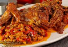 Баранья нога, запечённая со сладким перцем, вином, беконом и луком