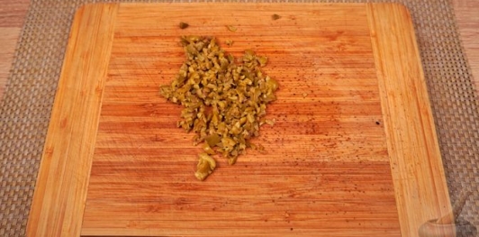 Фото приготовления рецепта: Брускетты с анчоусами в цитрусовом маринаде, с фетой и оливками - шаг №23