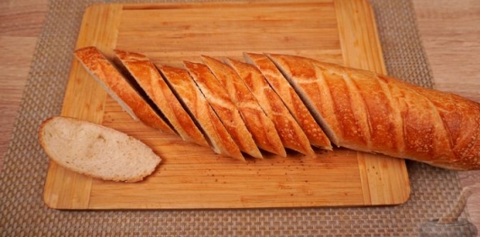 Фото приготовления рецепта: Брускетты с анчоусами в цитрусовом маринаде, с фетой и оливками - шаг №27