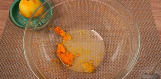 Фото приготовления рецепта: Брускетты с анчоусами в цитрусовом маринаде, с фетой и оливками - шаг №9