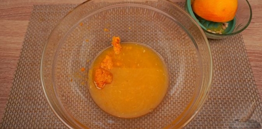 Фото приготовления рецепта: Брускетты с анчоусами в цитрусовом маринаде, с фетой и оливками - шаг №10