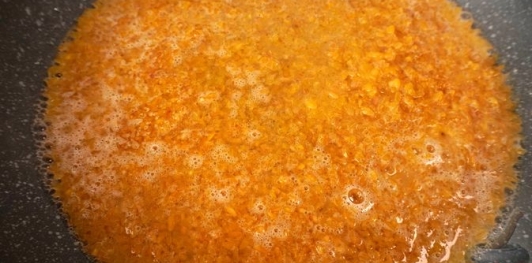 Фото приготовления рецепта: Булгур-пилав с черемшой - шаг №6