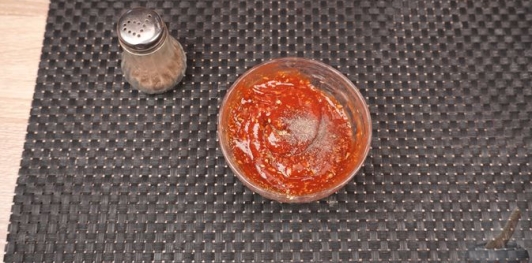 Фото приготовления рецепта: Быстрая пицца из творожного теста - шаг №9