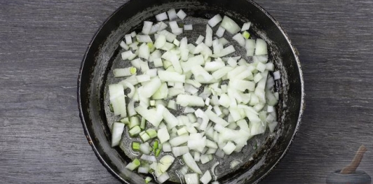 Фото приготовления рецепта: Cалат "Пасхальный венок" - шаг №4