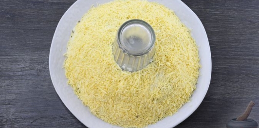 Фото приготовления рецепта: Cалат "Пасхальный венок" - шаг №18