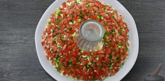 Фото приготовления рецепта: Cалат "Пасхальный венок" - шаг №21