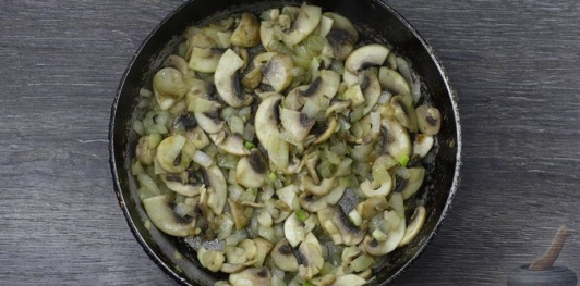 Фото приготовления рецепта: Cалат "Пасхальный венок" - шаг №7