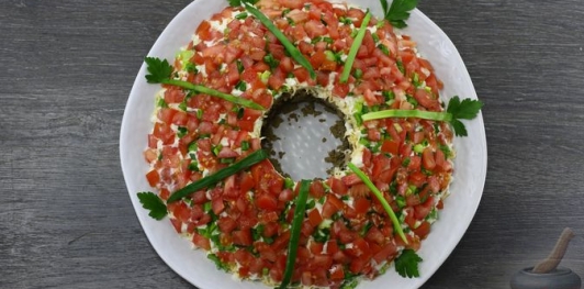 Фото приготовления рецепта: Cалат "Пасхальный венок" - шаг №22