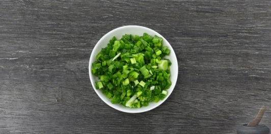 Фото приготовления рецепта: Cалат "Пасхальный венок" - шаг №12