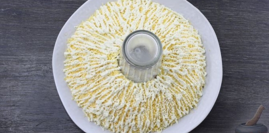 Фото приготовления рецепта: Cалат "Пасхальный венок" - шаг №19