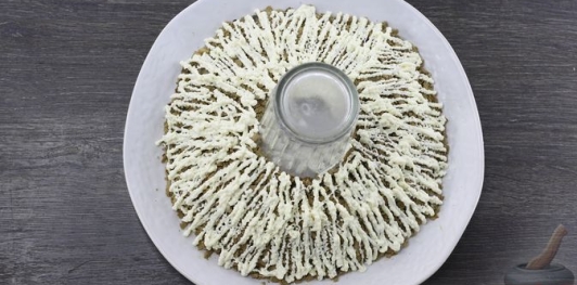 Фото приготовления рецепта: Cалат "Пасхальный венок" - шаг №17