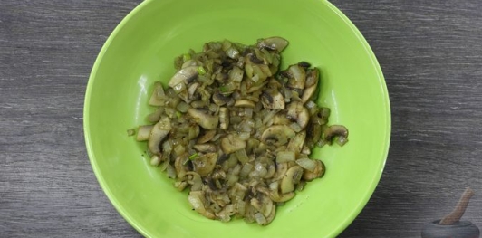 Фото приготовления рецепта: Cалат "Пасхальный венок" - шаг №9