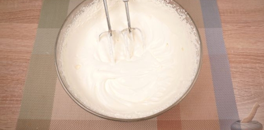 Фото приготовления рецепта: Чизкейк Орео (без выпечки) - шаг №7