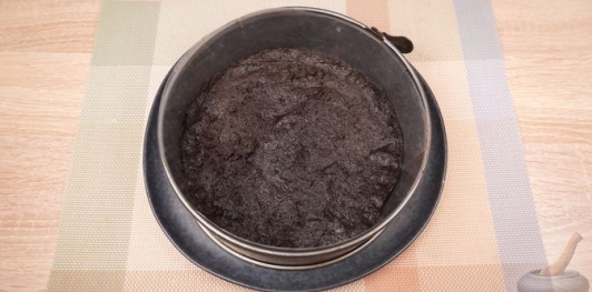 Фото приготовления рецепта: Чизкейк Орео (без выпечки) - шаг №6