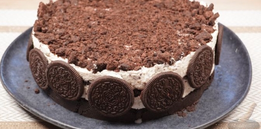 Фото приготовления рецепта: Чизкейк Орео (без выпечки) - шаг №19