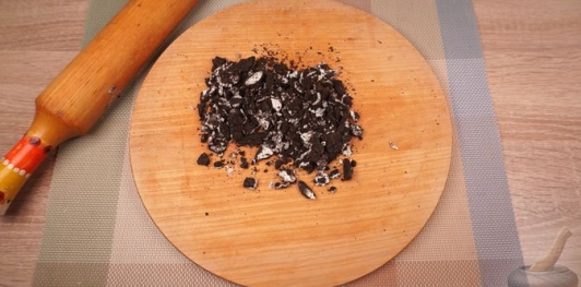 Фото приготовления рецепта: Чизкейк Орео (без выпечки) - шаг №11