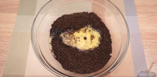 Фото приготовления рецепта: Чизкейк Орео (без выпечки) - шаг №4