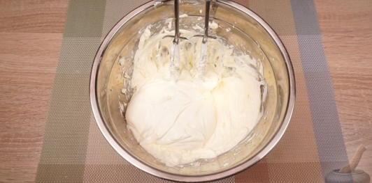 Фото приготовления рецепта: Чизкейк Орео (без выпечки) - шаг №9