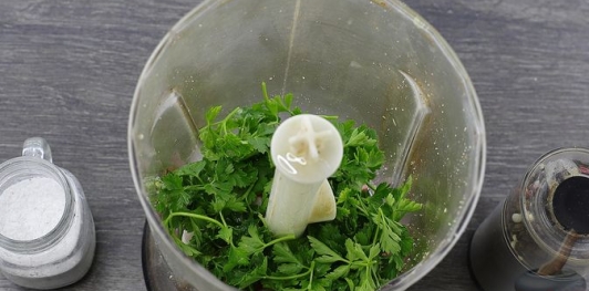 Фото приготовления рецепта: Домашние крабовые сухарики - шаг №7