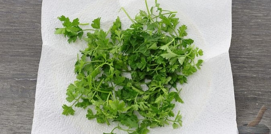 Фото приготовления рецепта: Домашние крабовые сухарики - шаг №4