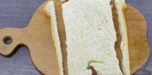 Фото приготовления рецепта: Домашние крабовые сухарики - шаг №9