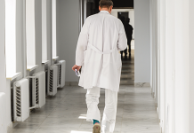 В Подмосковье спасли юношу с опасной формой сколиоза