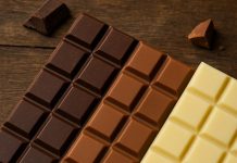 Усталый взгляд исчезнет: продукты, которые уберут синяки под глазами без косметолога