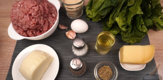 Фото приготовления рецепта: Фрикадельки с сыром и шпинатом - шаг №1