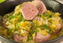 Фрикадельки в огуречном соусе