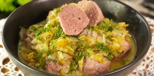 Фото приготовления рецепта: Фрикадельки в огуречном соусе - шаг №19