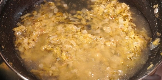 Фото приготовления рецепта: Фрикадельки в огуречном соусе - шаг №14