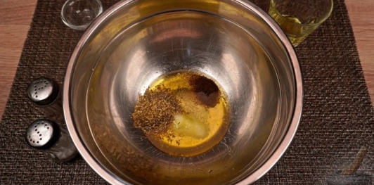 Фото приготовления рецепта: Гирос со сладким перцем, помидорами, луком и фетой - шаг №3