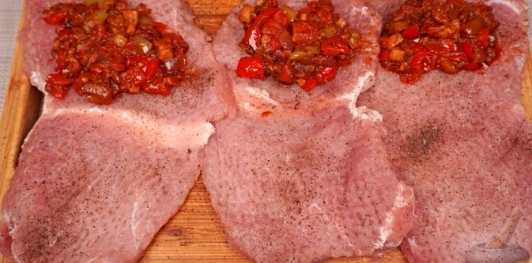 Фото приготовления рецепта: Кармашки из свинины с лечо - шаг №14