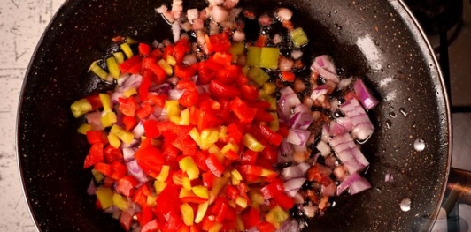 Фото приготовления рецепта: Кармашки из свинины с лечо - шаг №6