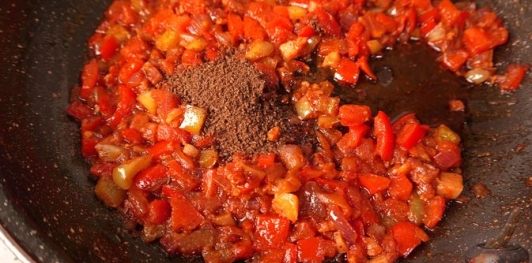 Фото приготовления рецепта: Кармашки из свинины с лечо - шаг №10