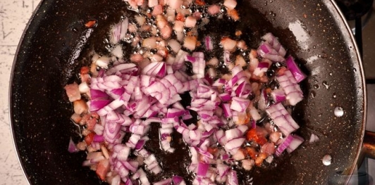 Фото приготовления рецепта: Кармашки из свинины с лечо - шаг №4